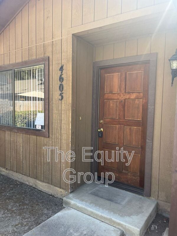 property at 4605 W Cypress Ave
