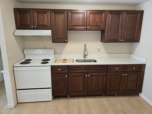 297 Ashland Ave in Southbridge, MA - Building Photo - Building Photo