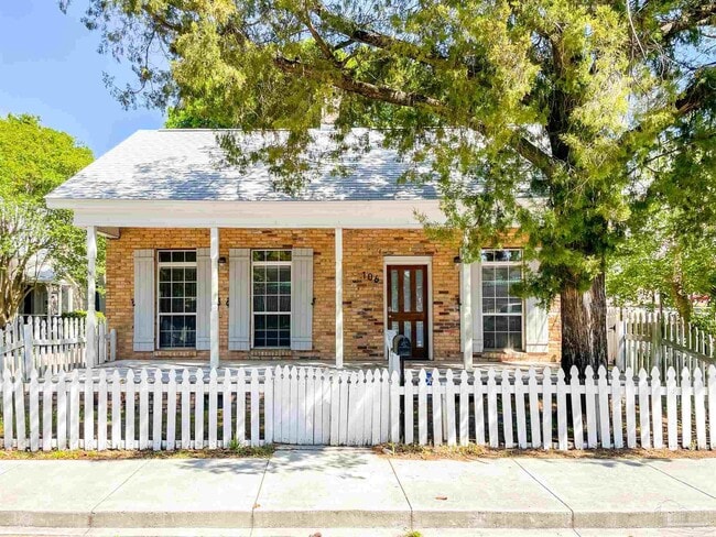 106 W Wright St in Pensacola, FL - Building Photo - Building Photo