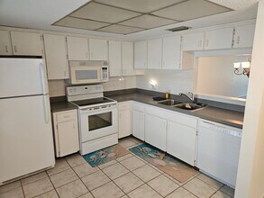 820 Patricia Ave in Dunedin, FL - Building Photo - Building Photo