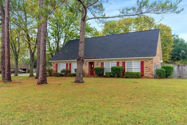 1936 Vaughn Ln in Montgomery, AL - Building Photo - Building Photo
