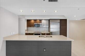 55 SE 6th St, Unit 2103 in Miami, FL - Building Photo - Building Photo