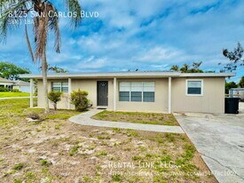 8125 San Carlos Blvd in Ft. Myers, FL - Building Photo