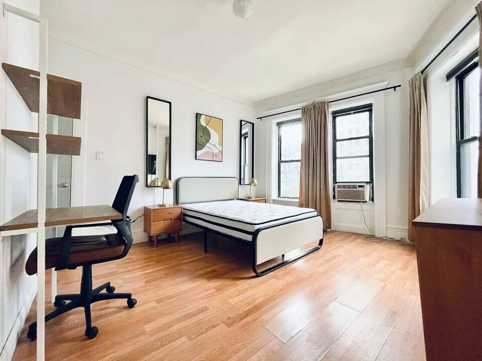 Furnished room/NOT APARTMENT, Unit 3W in New York, NY - Foto de edificio