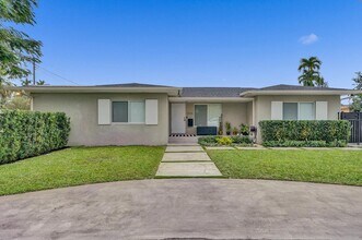 11425 NE 3rd Ave in Miami, FL - Foto de edificio - Building Photo