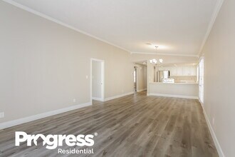 7700 Blackbird Ave in Las Vegas, NV - Foto de edificio - Building Photo