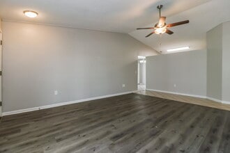 706 Hazy Meadow Ct in Brandon, FL - Building Photo - Building Photo