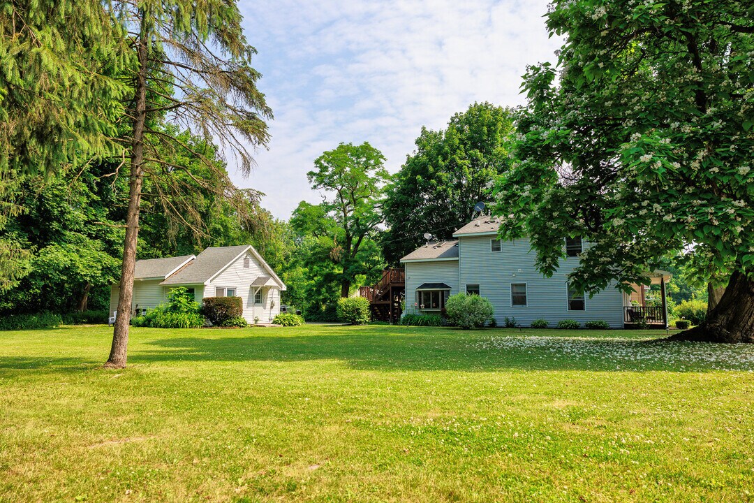 2 Ferry St in Pattersonville, NY - Building Photo