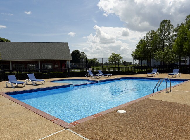 Azalea Ridge Apartments in Walls, MS - Building Photo - Building Photo