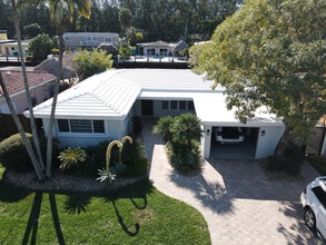 2548 SE 14th St in Pompano Beach, FL - Building Photo - Building Photo