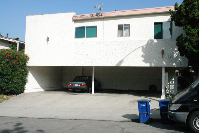 327 E San Jose Ave in Burbank, CA - Foto de edificio - Building Photo