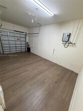 11104 W 33rd Way in Hialeah, FL - Building Photo - Building Photo