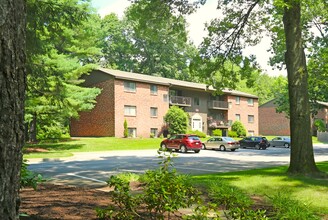 Crescent Village Apartments in Clifton Park, NY - Building Photo - Building Photo