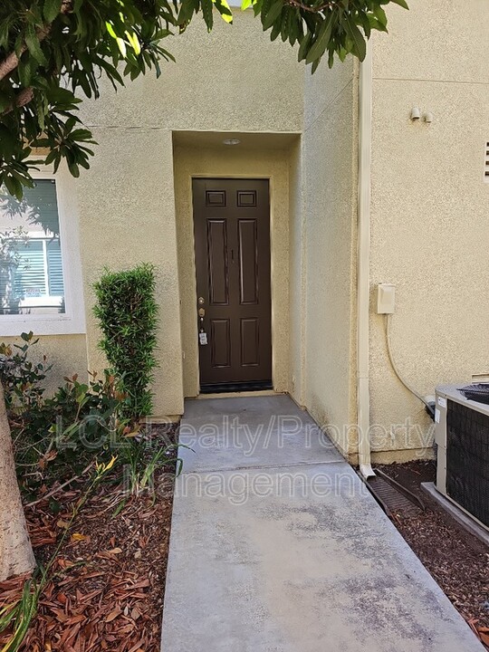 27482 Hazelhurst St-Unit -Unit 1 in Murrieta, CA - Building Photo