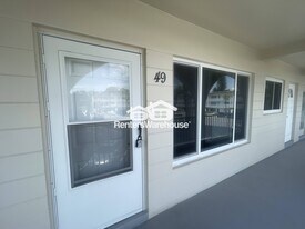 2433 Brazilia Dr, Unit Apt 49 in Clearwater, FL - Building Photo