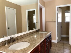 2914 Shadowdale Dr in Houston, TX - Building Photo - Building Photo