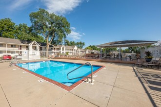 Bennett Grand Woods Apartments in West Des Moines, IA - Building Photo - Building Photo