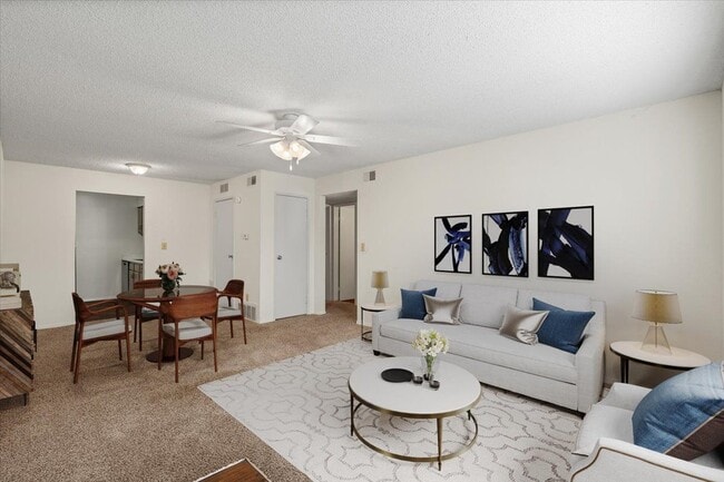 Bristol Pointe Apartment Homes in Olathe, KS - Foto de edificio - Building Photo