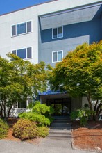 Lakeview Apartments in Seattle, WA - Building Photo - Building Photo