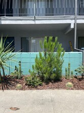 LUXURY LIVING AT AN AFFORDABLE PRICE in Los Angeles, CA - Foto de edificio - Building Photo