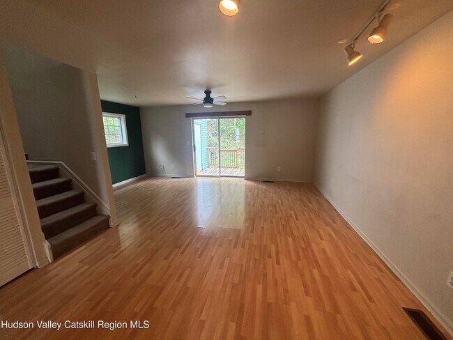 201 Briarwood Ct in New Paltz, NY - Building Photo - Building Photo