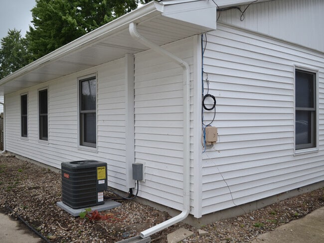 1113 James in Danville, IL - Building Photo - Building Photo