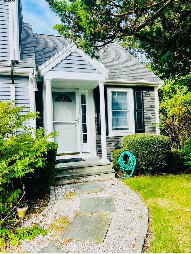 94 Country Club Dr, Unit 2