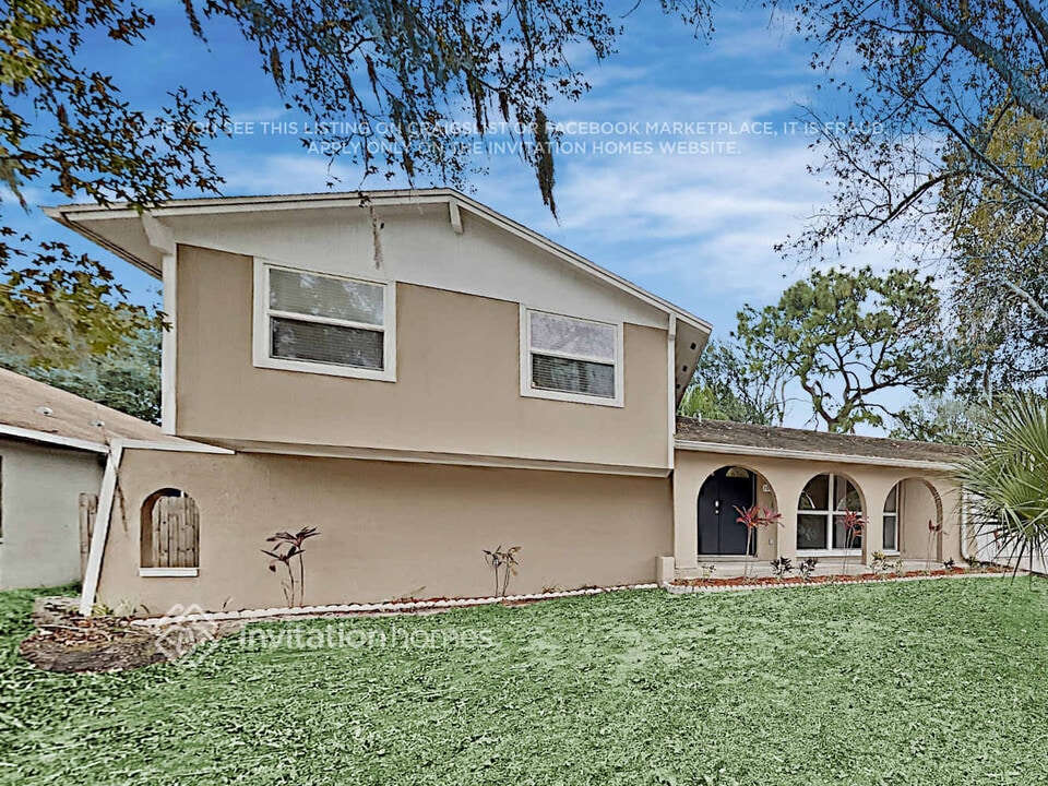 16334 Bonneville Dr in Tampa, FL - Building Photo