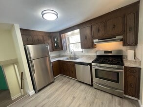 150 Pond St in Sharon, MA - Building Photo - Building Photo