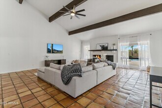 7363 E Paradise Dr, Unit 01-207 in Scottsdale, AZ - Building Photo - Building Photo