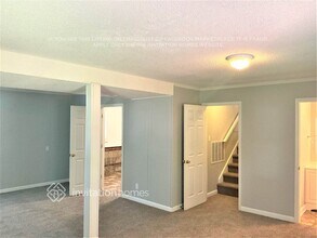 3700 Whitfield Rd in Winston-Salem, NC - Foto de edificio - Building Photo