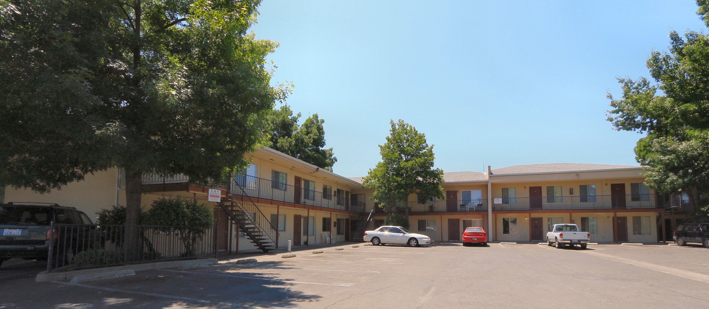Alpine Apartments in Yuba City, CA - Building Photo