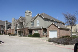 Villages At Clear Springs in Richardson, TX - Foto de edificio - Building Photo