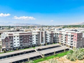 Lehi Tech Apartments in Lehi, UT - Foto de edificio - Building Photo