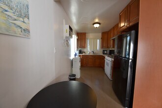 723 S Louise St, Unit C in Glendale, CA - Foto de edificio - Building Photo