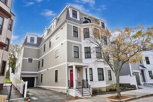 213 E Eagle St, Unit 2 in Boston, MA - Building Photo