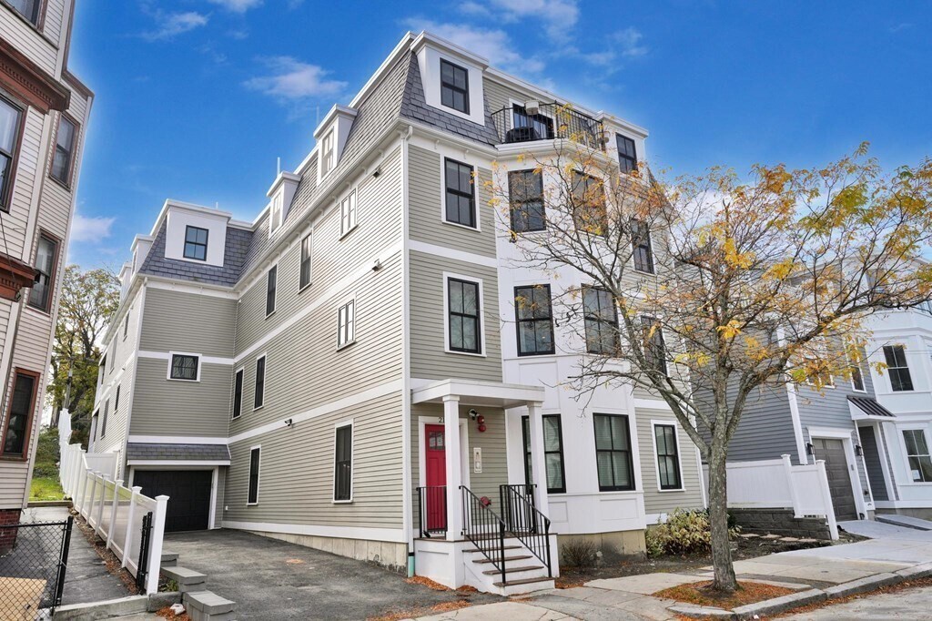 213 E Eagle St, Unit 2 in Boston, MA - Building Photo