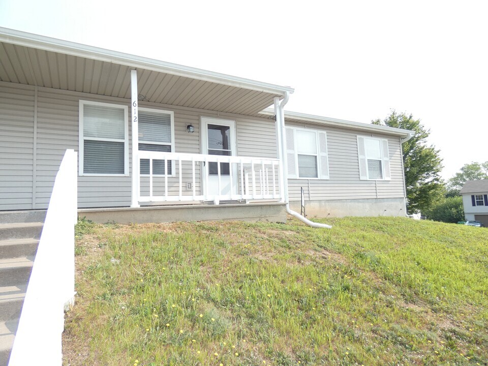 3612 NE 72nd St in Gladstone, MO - Building Photo