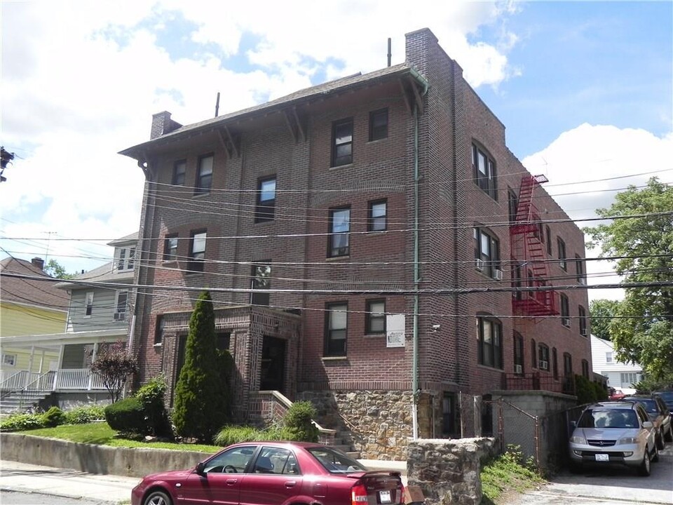 31 Coligni Ave in New Rochelle, NY - Foto de edificio