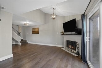 4777 Cedar Springs Rd, Unit 5F in Dallas, TX - Foto de edificio - Building Photo