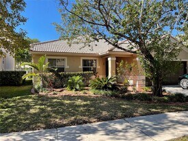 4192 Laurel Ridge Cir in Weston, FL - Building Photo