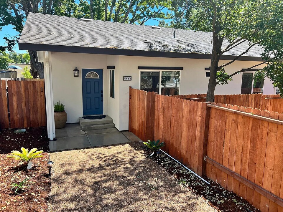 4434 San Juan Ave in Fair Oaks, CA - Building Photo