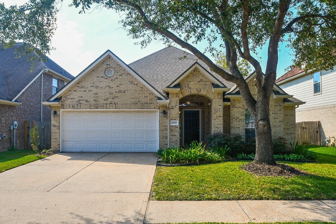 18911 Dural Dr in Houston, TX - Building Photo