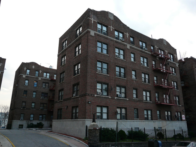 40-50 Locust Hill Ave in Yonkers, NY - Building Photo - Building Photo