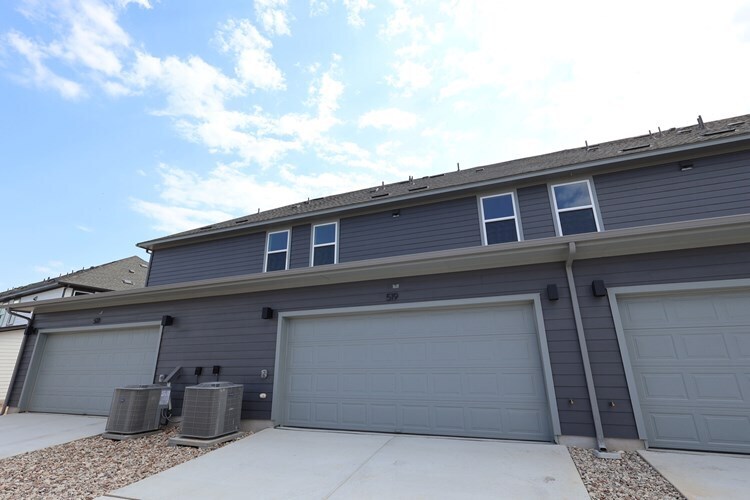 517 Emory Crossing Blvd in Hutto, TX - Foto de edificio