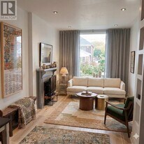 693 Woodbine Ave in Toronto, ON - Building Photo