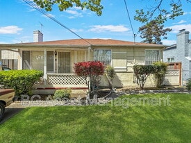 571 El Paseo Dr in Oakland, CA - Building Photo