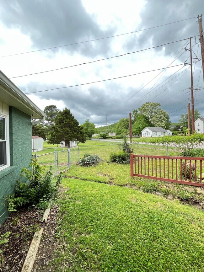 3017 W Old Farmington Rd in Fayetteville, AR - Foto de edificio - Building Photo