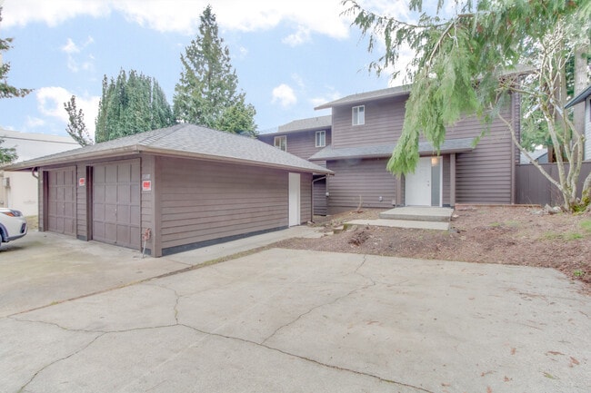 property at 914 66th Pl SE
