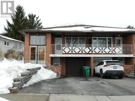 3367 Verhoeven Dr in Mississauga, ON - Building Photo
